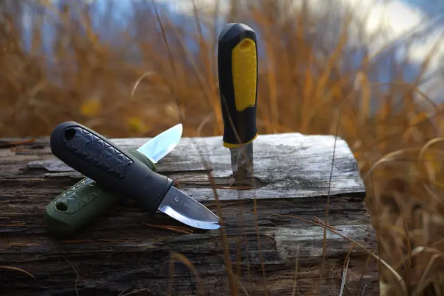 Kniv Kongla Brusletto Sort/gul 