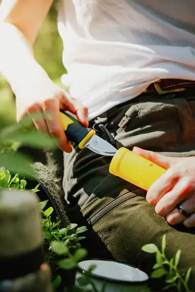 Kniv Kongla Brusletto Sort/gul 